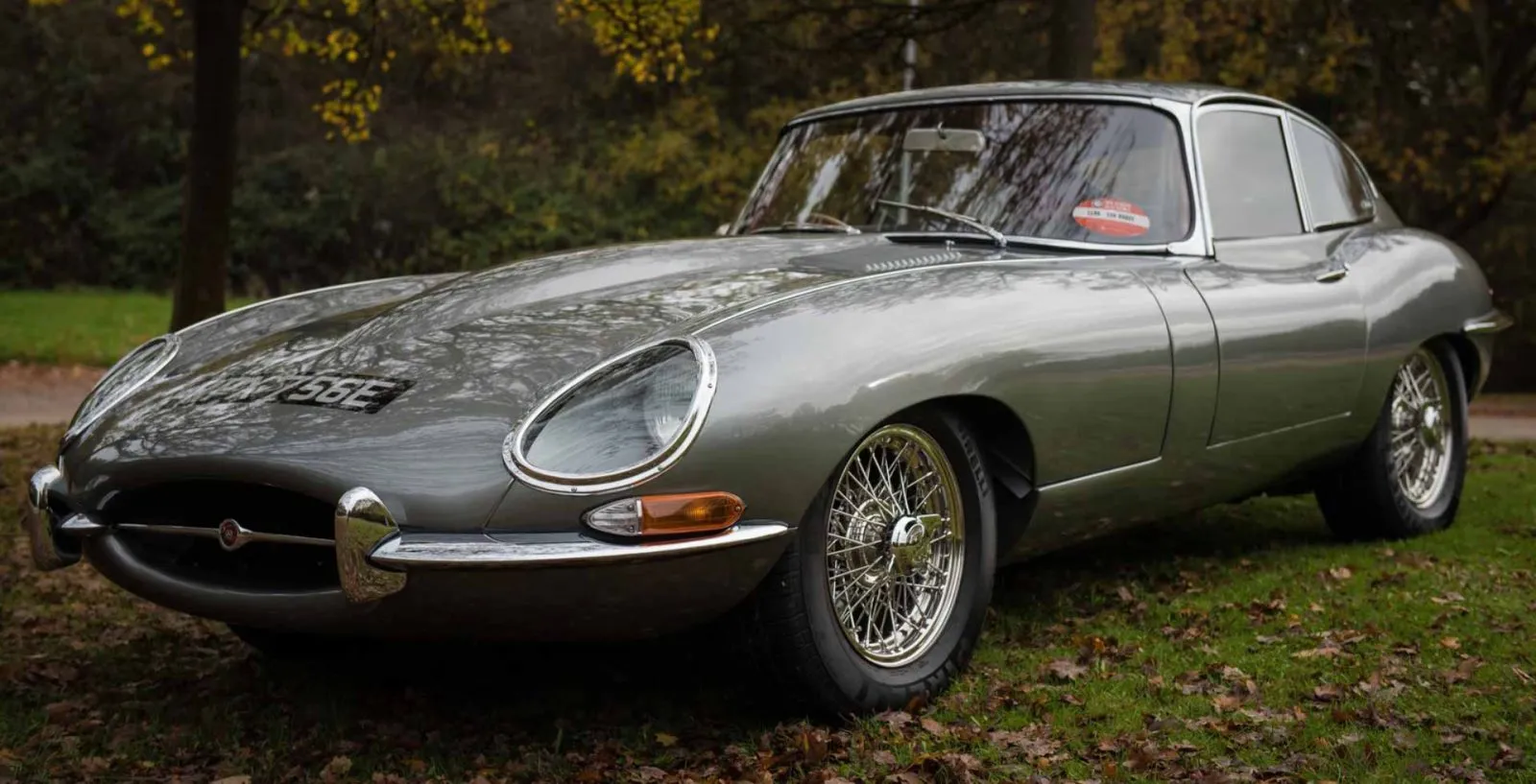 grey classic jaguar car for wedding hire