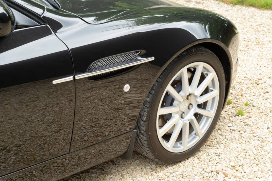 aston martin vanquish s 08