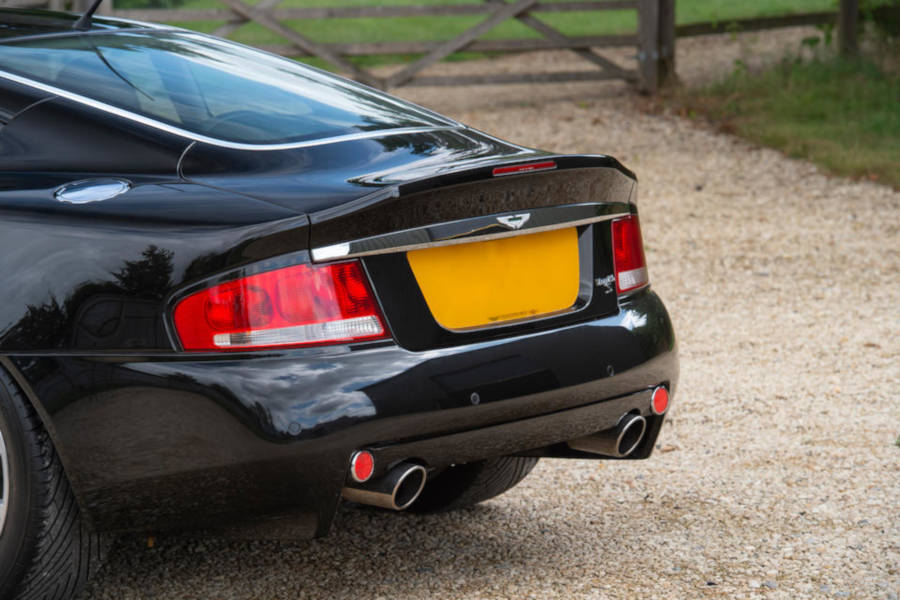 aston martin vanquish s 11